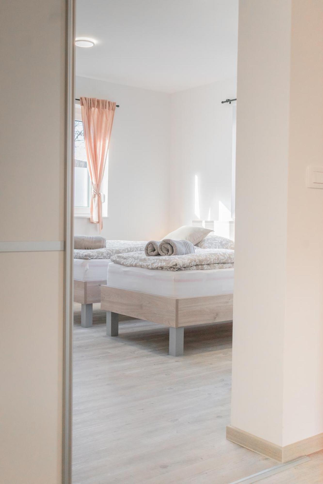 Prima Countryside Apartments Zirovnica Habitación foto